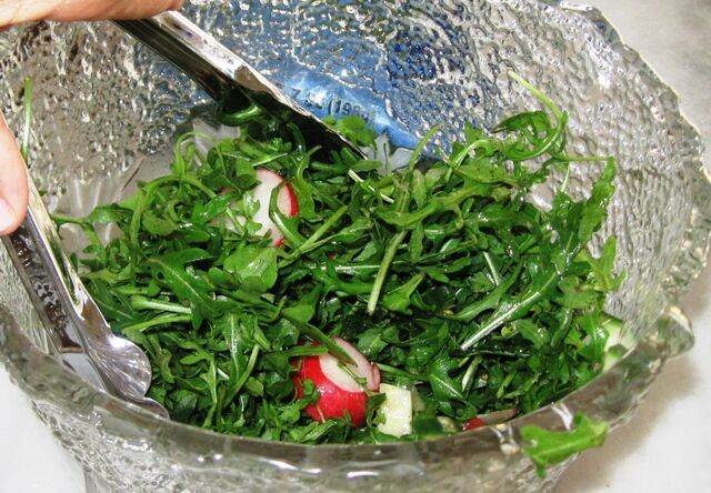 Here is the finished version of the arugula salad I make with minimal dressing and maximum taste